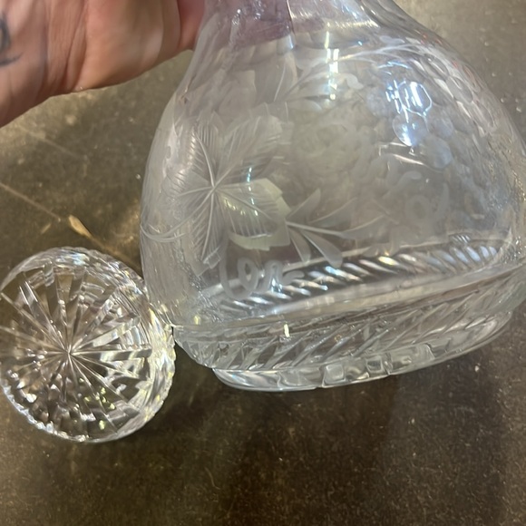 Pressed glass Crystal Decanter Round Lidded 11" Heavy Beautiful! As is - Picture 3 of 6